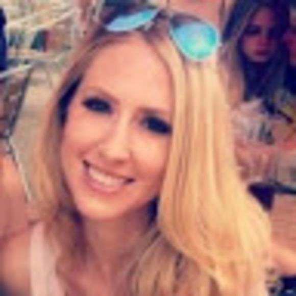 Meet your Posher, Jessica - Picture 1 of 1